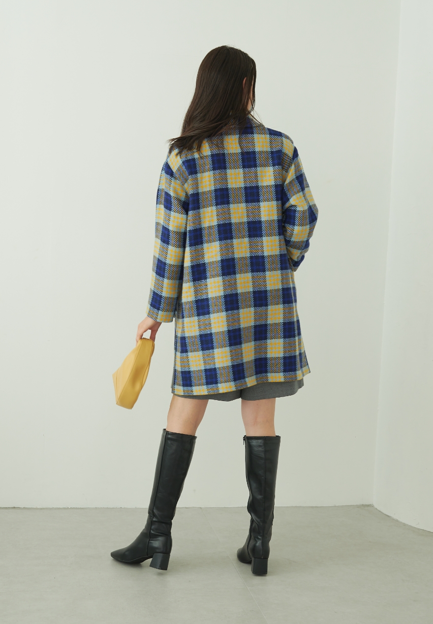 OUTER LOOK BOOK junko shimadaの服を着用している女性モデルの画像03