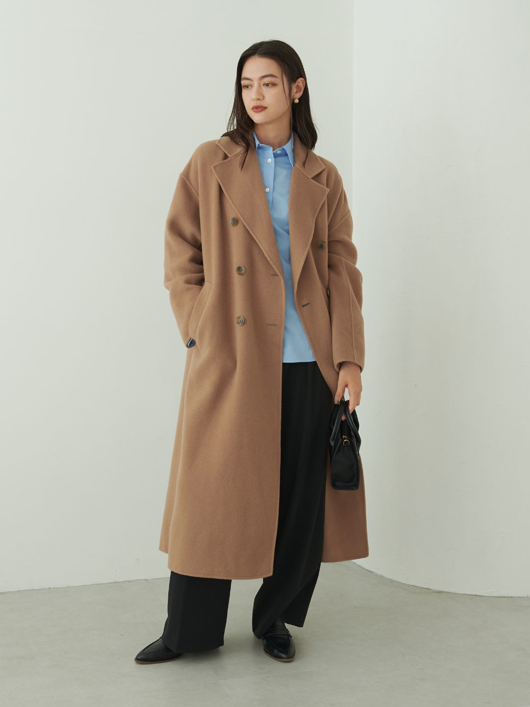 OUTER LOOK BOOK NORCの服を着用している女性モデルの画像01