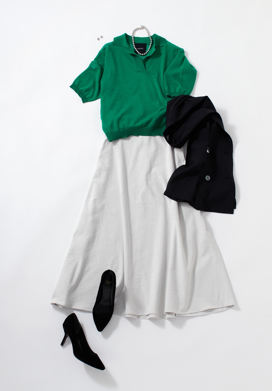 ニットポロT、リネンオックスタックフレアスカート、シアーシャツジャケットのコーディネート画像