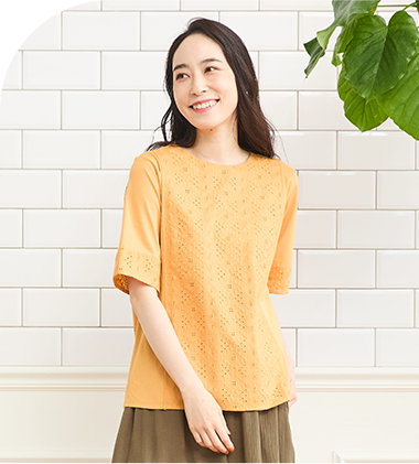 ひやさら切替Tシャツを着用した女性の写真1