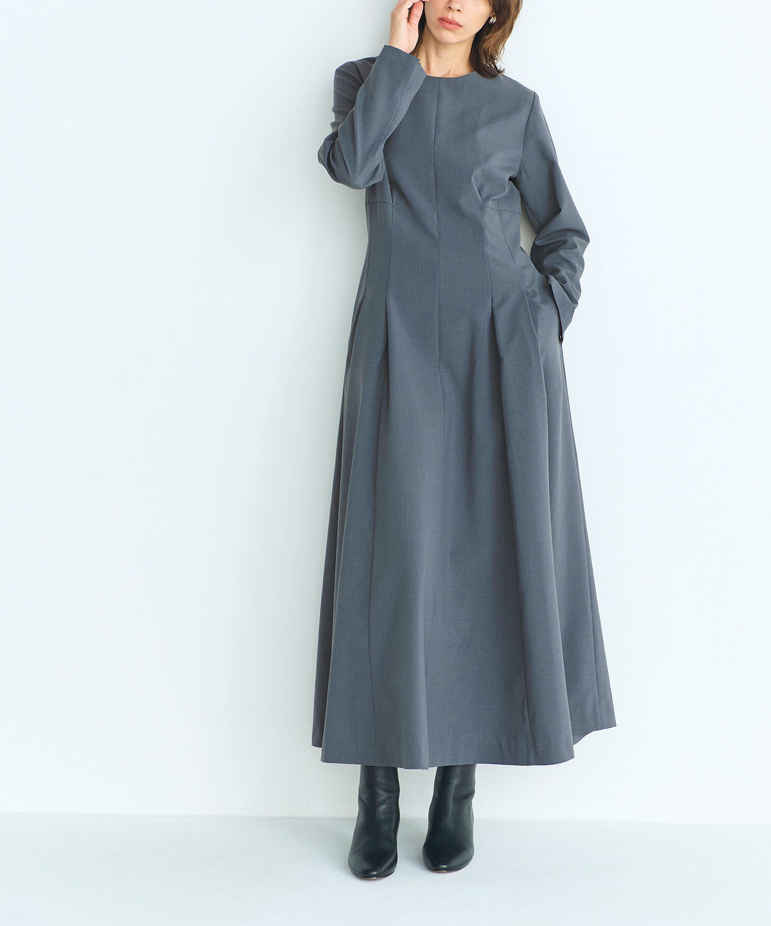 【CLEAN MOTION】ウォシャブルタックフレアワンピース<br/>¥18,810 tax in