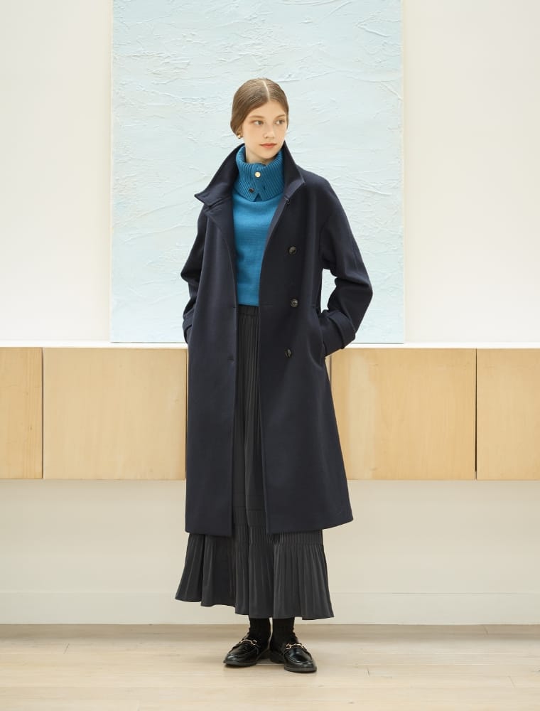 2024 AUTUMN & WINTERの洋服を着用している女性モデルの画像16